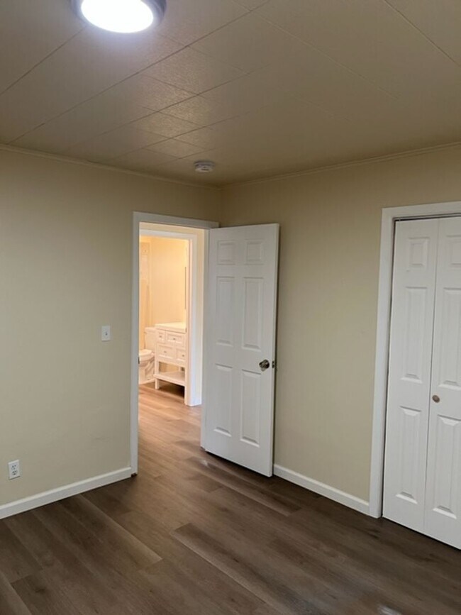 Building Photo - Single Level Home w/ Open Floor Plan