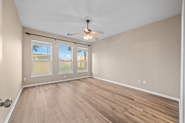 Building Photo - 12714 Mardi Gras Dr