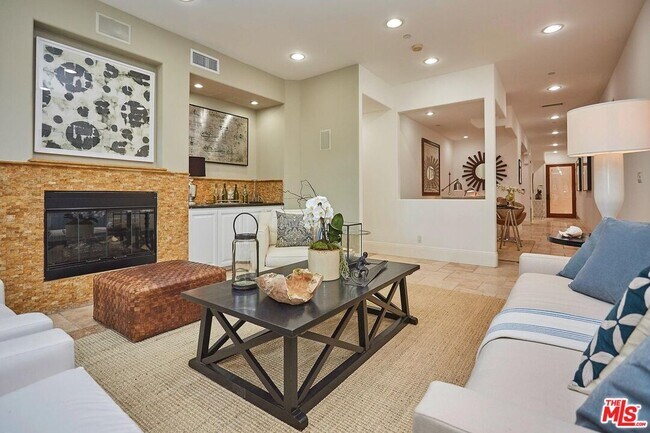 Building Photo - 16123 W Sunset Blvd
