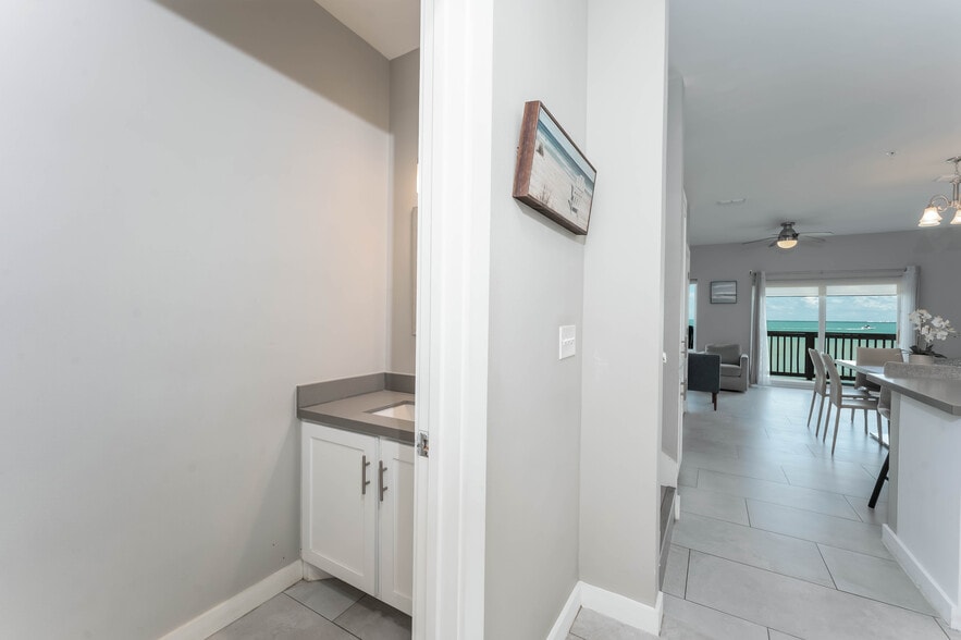Building Photo - 404 N Tarnava St