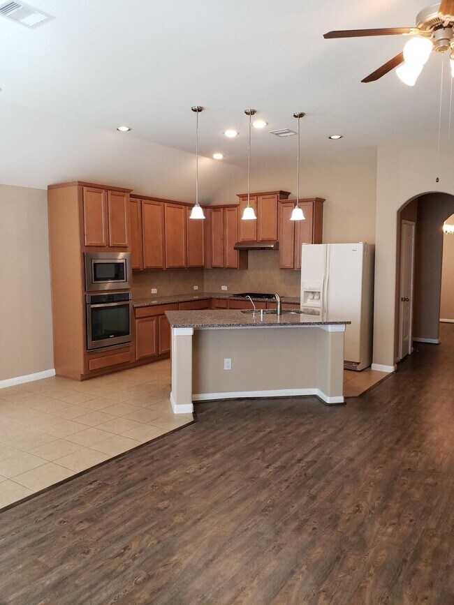 Building Photo - 26707 Gladestone Ridge Ct