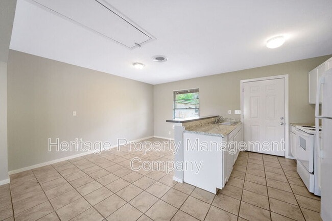 Building Photo - 306 E Cheryl Dr