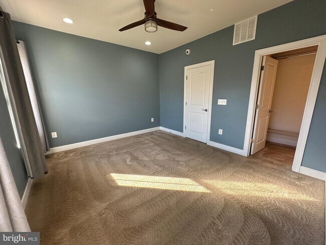 Building Photo - 3697 Ambrose Hills Rd