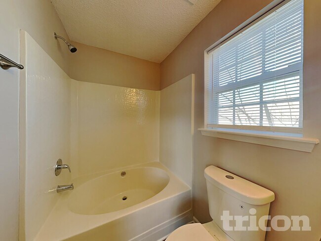 Building Photo - 2009 Fort Manden Dr