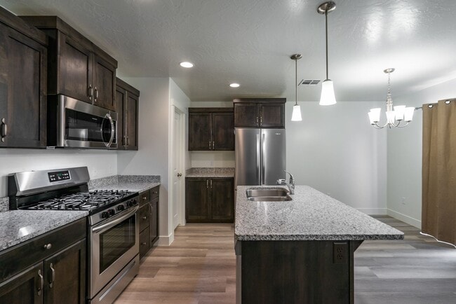 Building Photo - Desert Canyons End Unit – 4-Bedroom, 2.5-B...