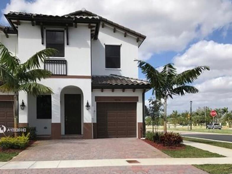Primary Photo - 8878 NW 103rd Ave