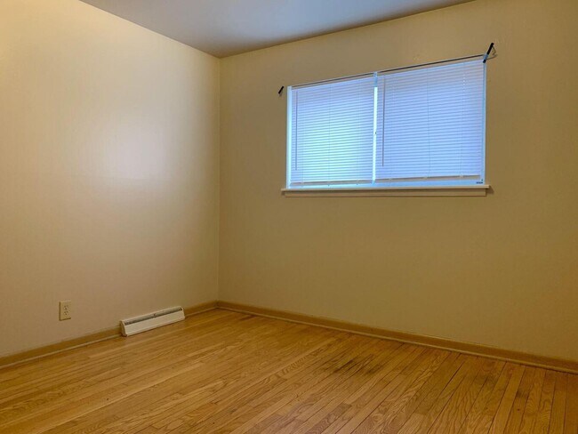 Building Photo - 7711 W Hampton Ave