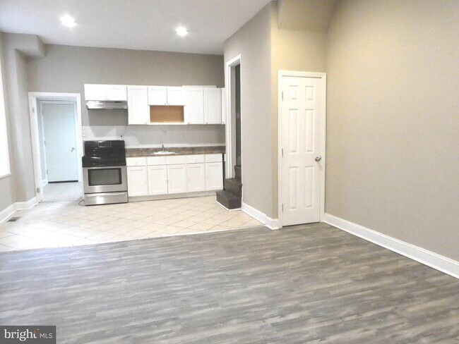 Building Photo - 328 N 52nd St