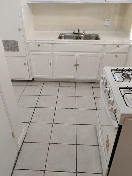 Building Photo - 14129 Vanowen St