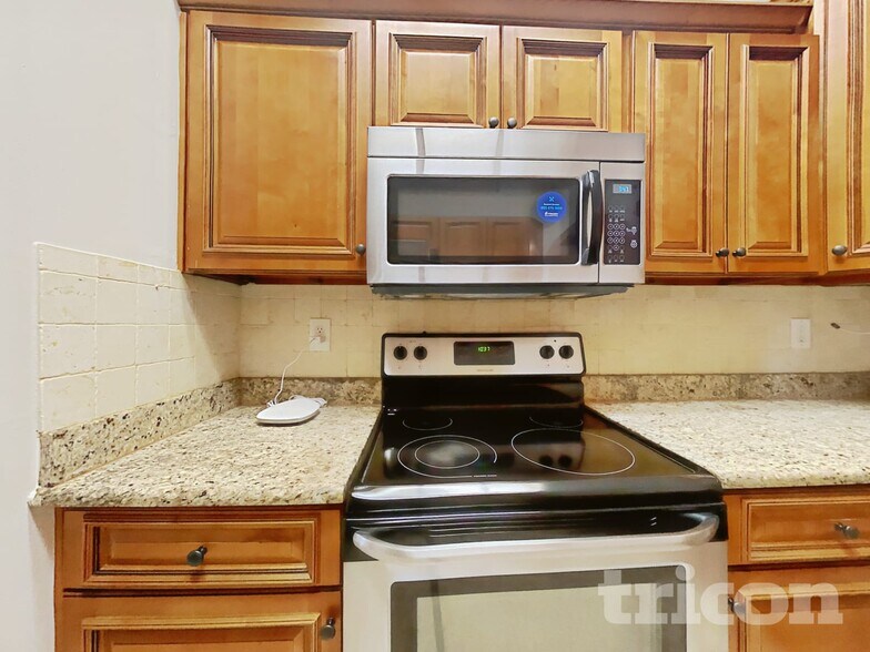 Building Photo - 1009 Jamaica Way