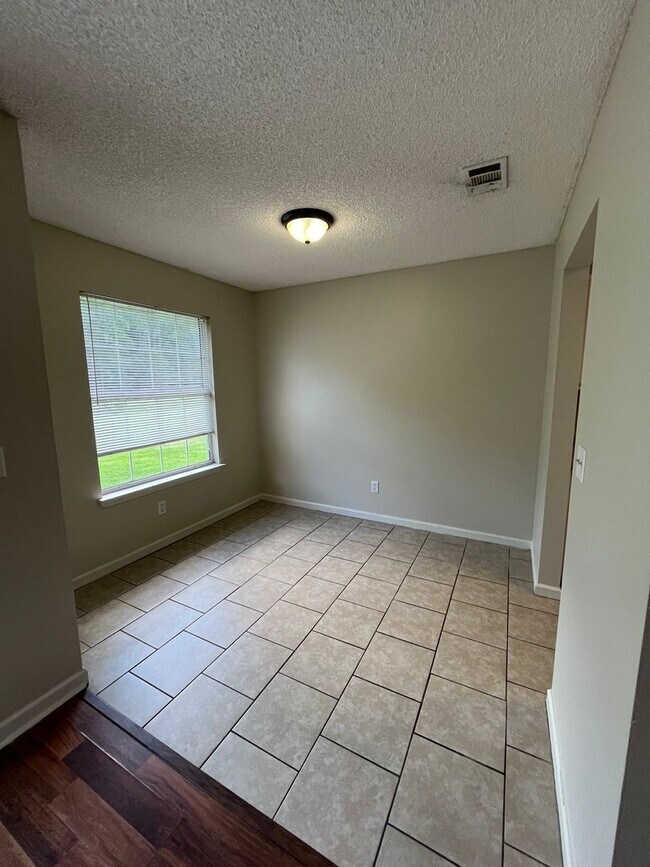 Building Photo - 15 Talbot Ct