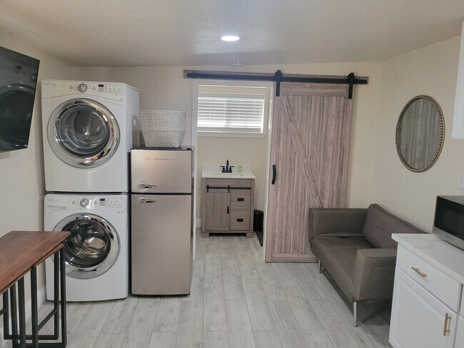 Building Photo - 325 Wilson Ave