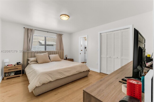 Building Photo - 2437 SW 99th Ct