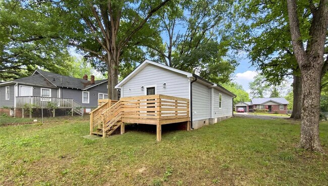Building Photo - 1013 Elm St