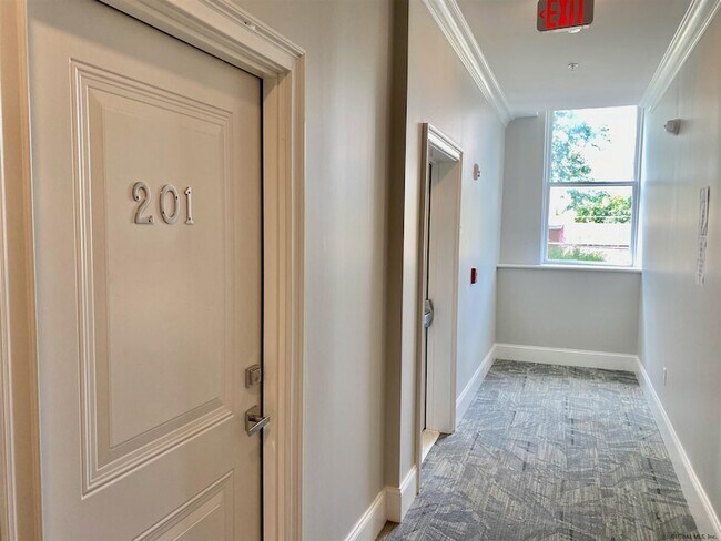 Building Photo - 77 Van Dam St