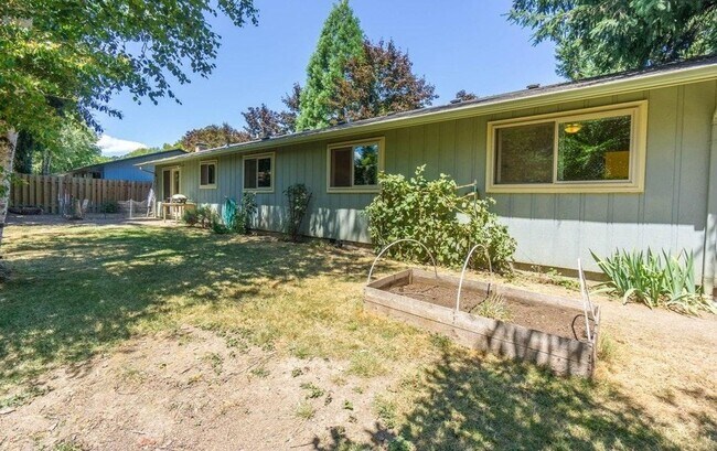 Building Photo - Available Late August ~ 4 Bedroom 2 Bath House near OSU