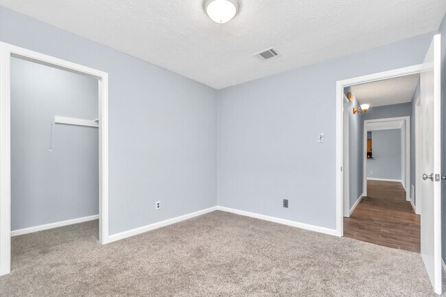 Building Photo - 13627 Greenridge Dr