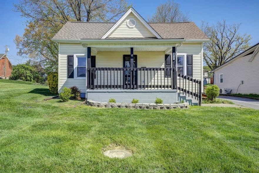 Building Photo - 220 Highland Ave