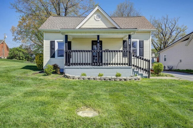 Building Photo - 220 Highland Ave