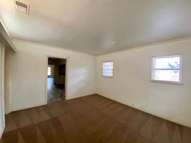 Building Photo - 3 bed 2.5 with awesome basement near Tech now available