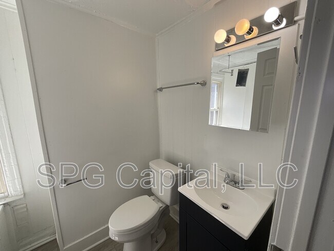 Building Photo - 443 S Duke St