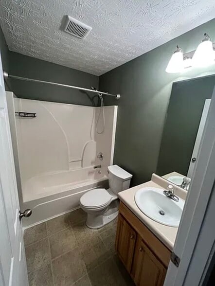 Building Photo - 70 Trelawney Dr