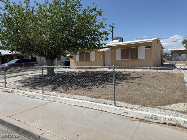 Primary Photo - 600 Alexander Ave