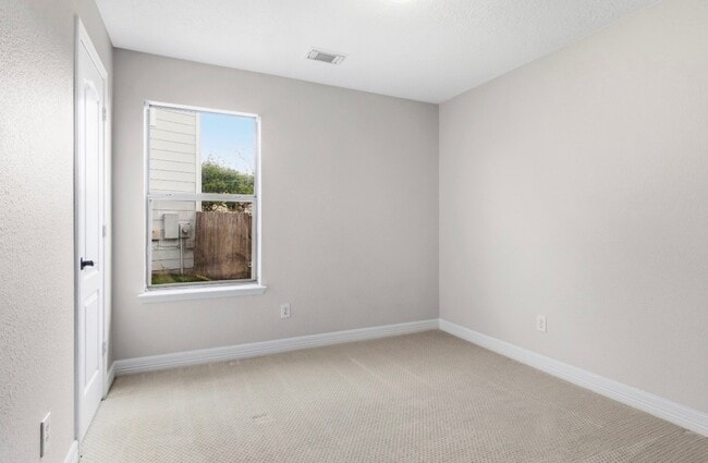 Building Photo - 3638 Fuller Bluff Dr