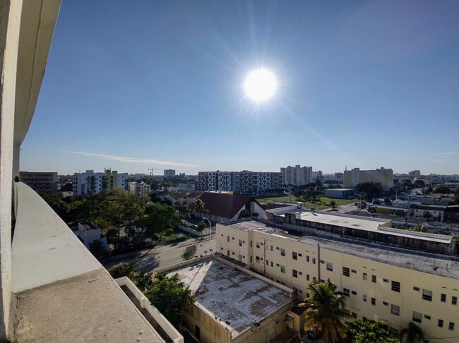 Building Photo - Modern 1BR/1BA Condo with Stainless Steel Appliances – Downtown Miami