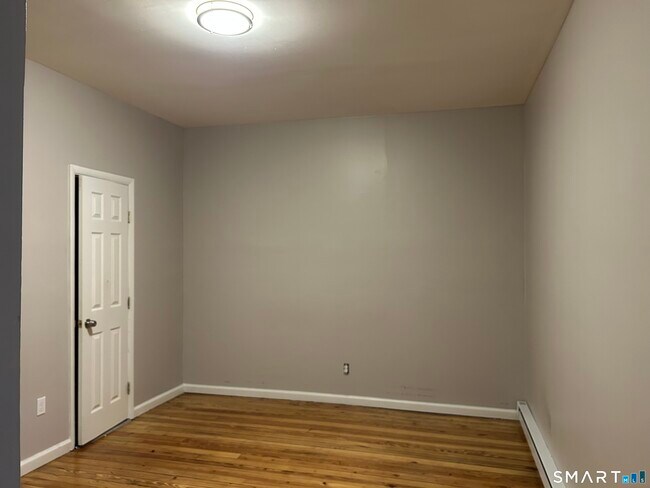 Building Photo - 68 Anderson St