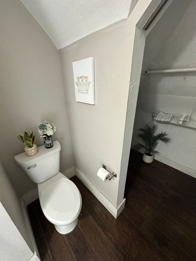 Building Photo - Remodeled 3 bed, 1 bath home for rent.