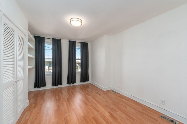 Building Photo - 128 S Ellwood Ave