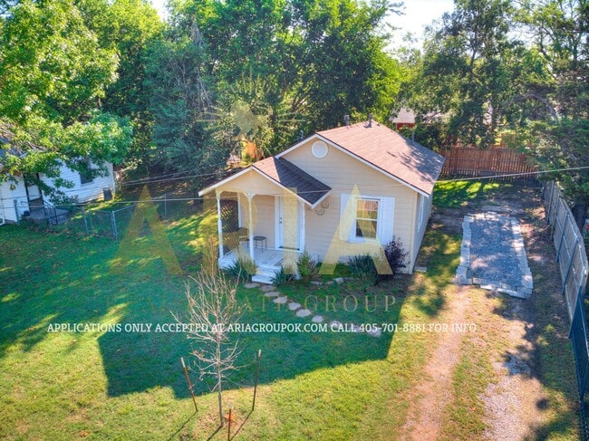 Building Photo - Adorable Remodeled 1 Bed/1 Bath Cottage! C...