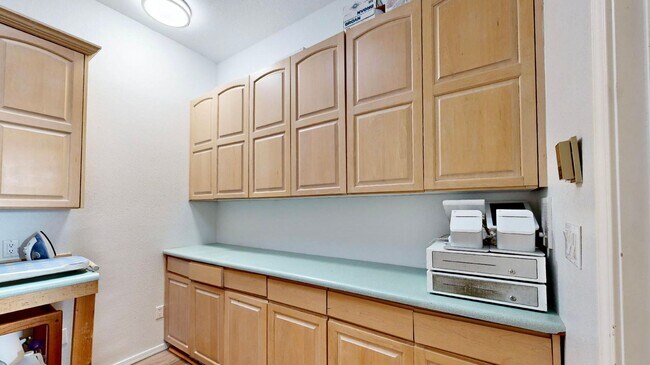 Building Photo - Move in Special Luxury 4 bedroom 4.5 bathr...