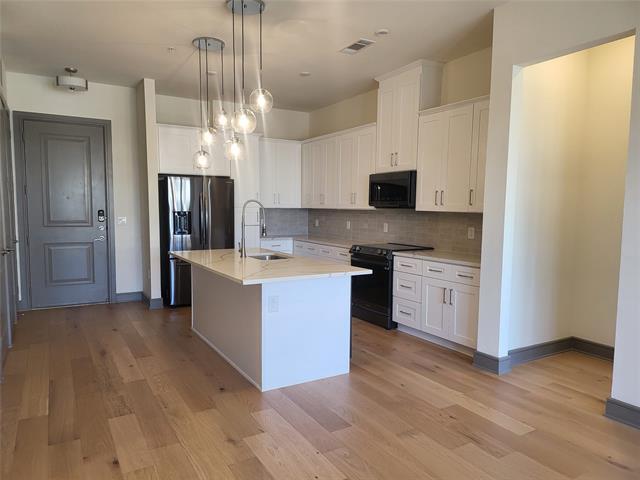 Building Photo - 2700 Old Denton Rd