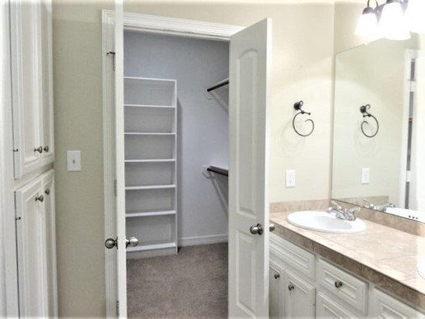 Building Photo - 12424 Red Stag Ct
