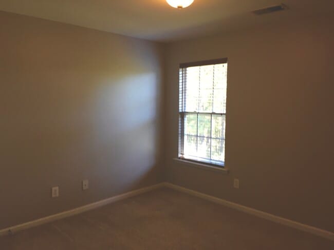 Building Photo - 545 Reach Dr