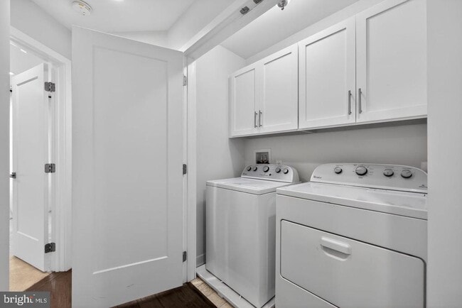 Building Photo - 11 Hedley Ln