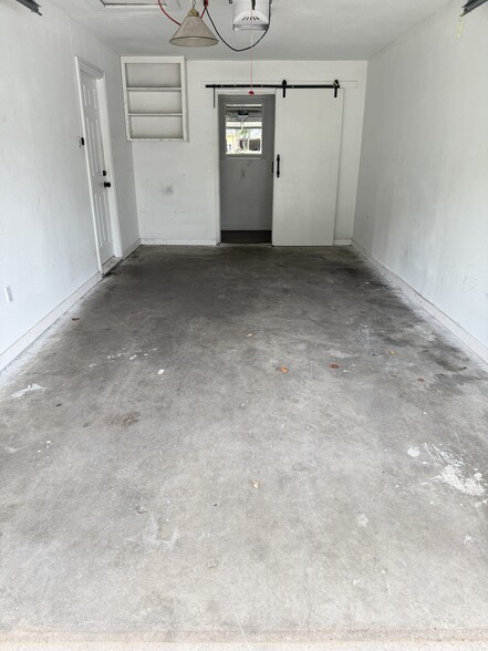 Building Photo - 3500 E Rosedale St