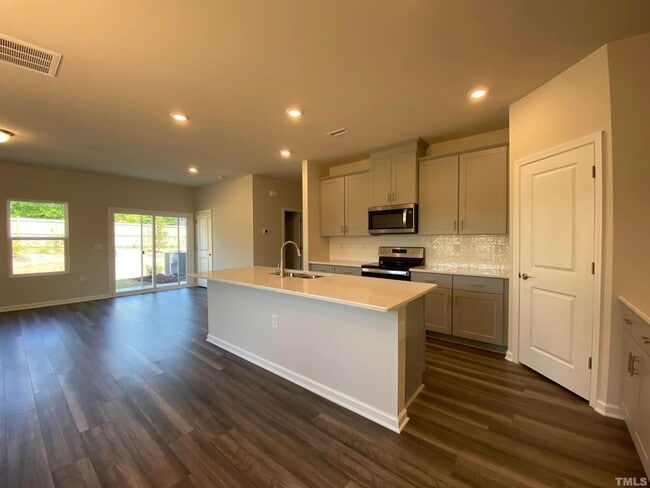 Building Photo - 908 Clearhaven Ln