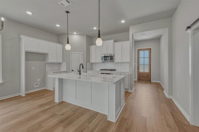 Building Photo - 2105 Bluebird Ln