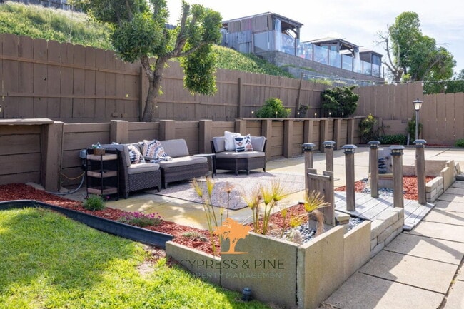 Building Photo - "Charming 3-Bedroom Coastal Retreat on Yos...