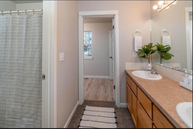 Building Photo - 21328 Oakview Dr
