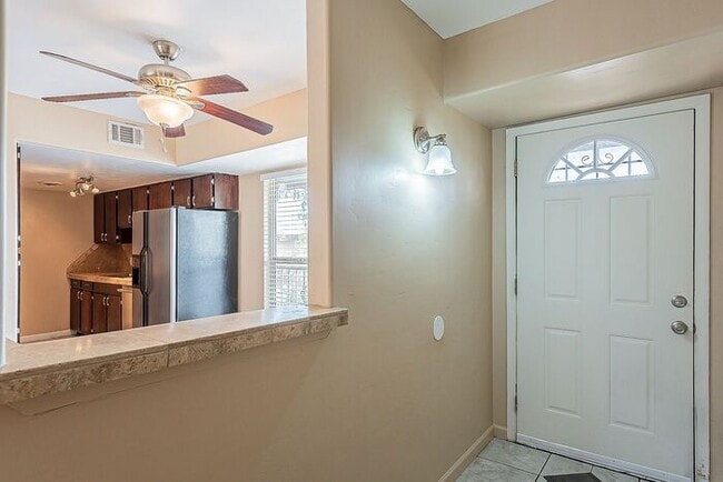 Building Photo - Spacious Upper-Level Retreat Minutes from TMC & St. Joseph’s