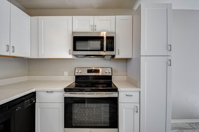 Building Photo - 131 Lakewood Dr