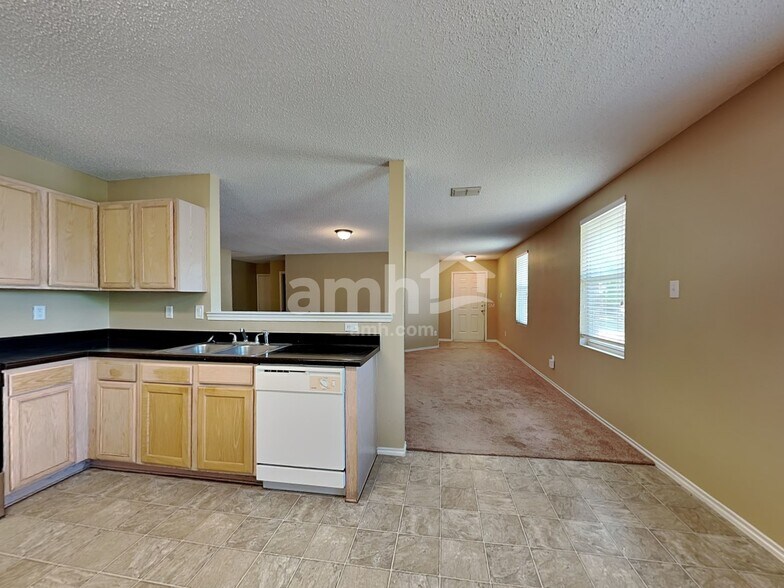 Building Photo - 1100 Willow Tree Dr