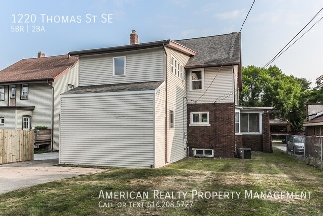 Building Photo - 1220 Thomas St SE