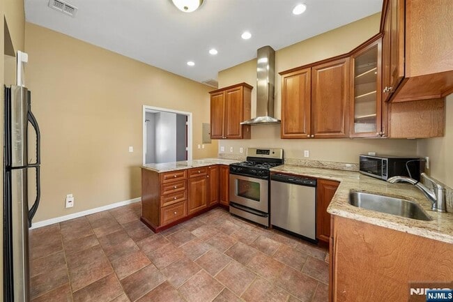 Building Photo - 364 New York Ave