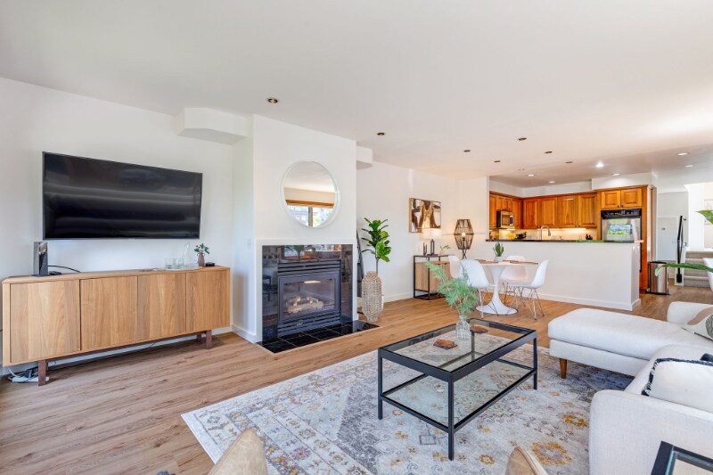 Building Photo - 2026 Fairview Ave E