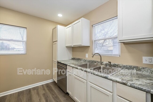 Building Photo - 1609 N Outer Dr